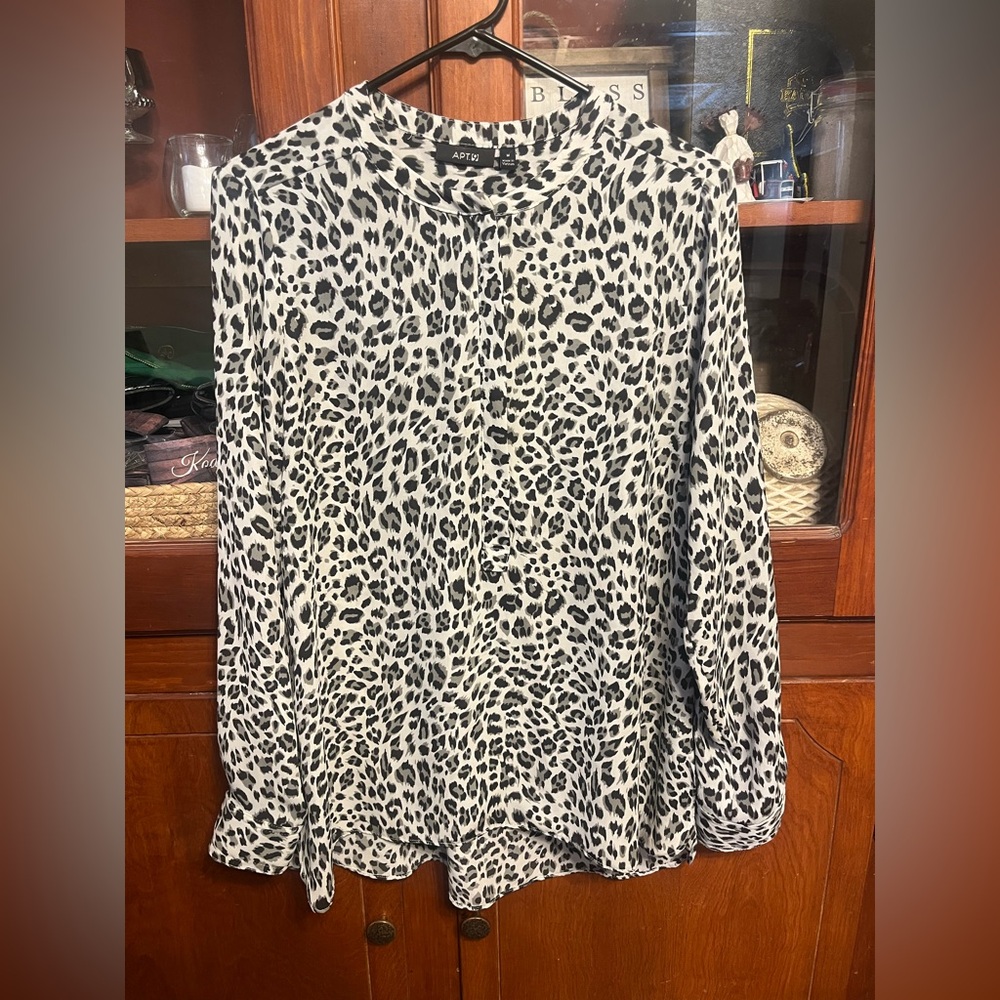 Apt. 9 leopard print blouse Size: M